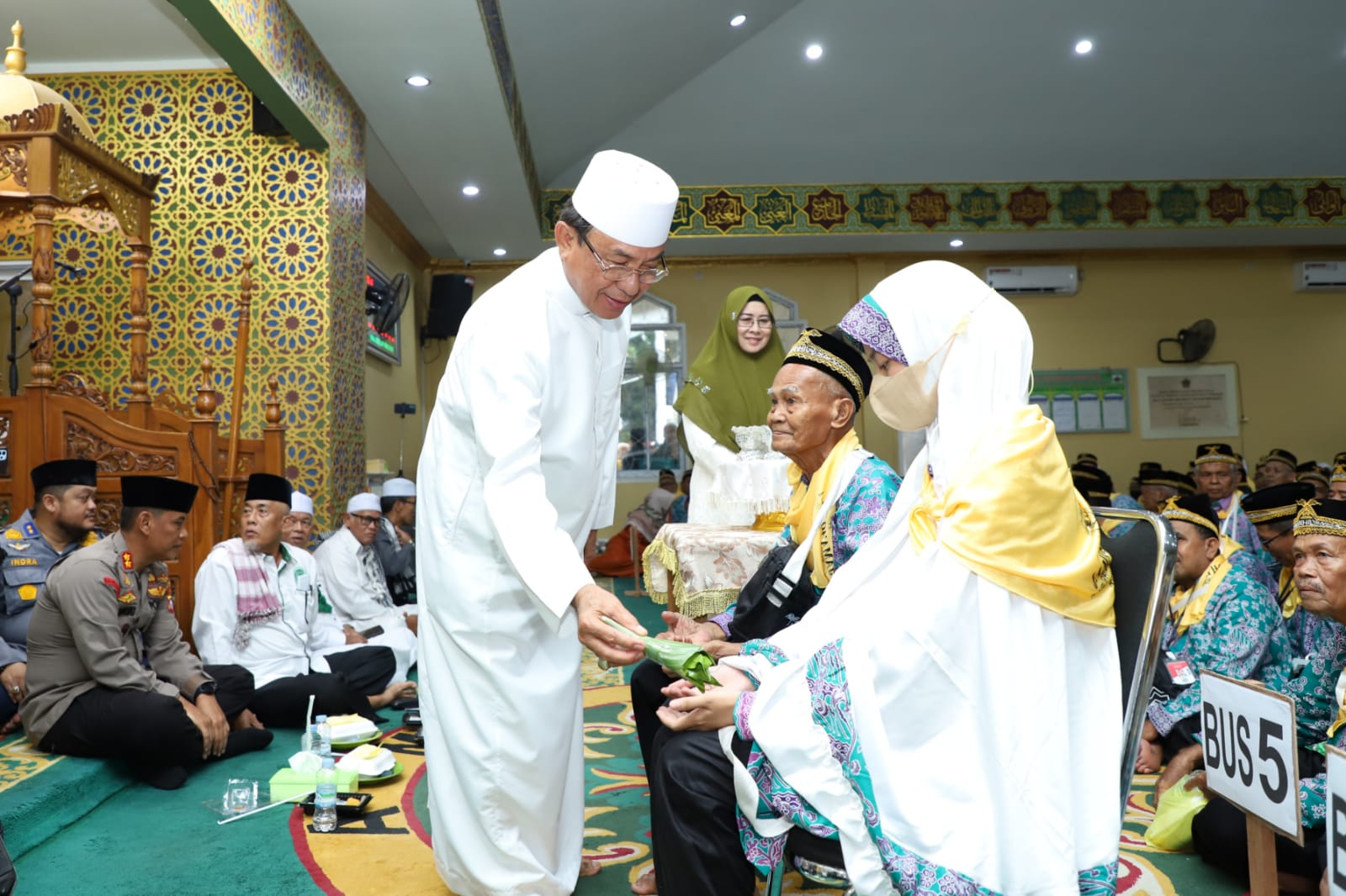 Lepas 366 Jamaah Haji Asal Inhil, Bupati HM Wardan: Semoga Menjadi Haji yang Mabrur 