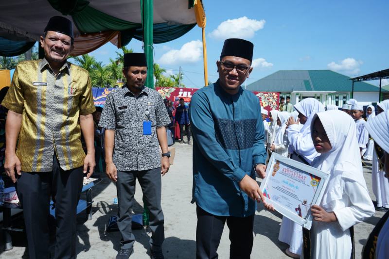 Bupati Asahan Ikuti Prosesi Wisuda Santri Ponpes Bahrul Uluum Al-Kamal