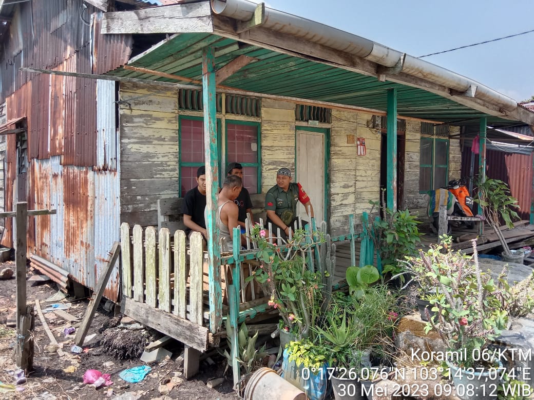 Mewujudkan Kedekatan dengan Warga Binaan, Babinsa Koramil 06/KTM Praka Riski Laksanakan Komsos 