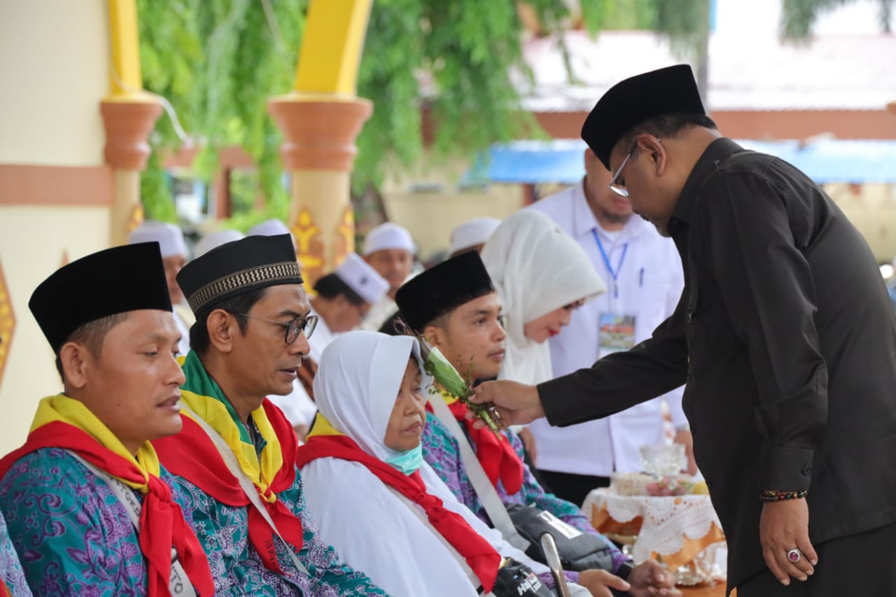 Bupati Karimun Lepas 145 Jamaah Haji Tahun 2023