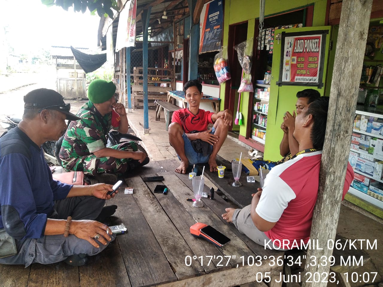 Giat Komsos, Babinsa kopda Ferry Sinaga: Untuk Meningkatkan Hubungan Sinergiritas TNI dan Masyarakat 