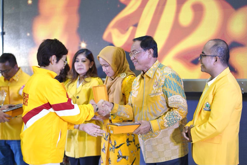 Keren, Ketua Golkar Inhil Drs HM Wardan dapat Penghargaan dengan Nominasi Pejabat Publik Tingkat Pusat dan Daerah Terpopuler 2023