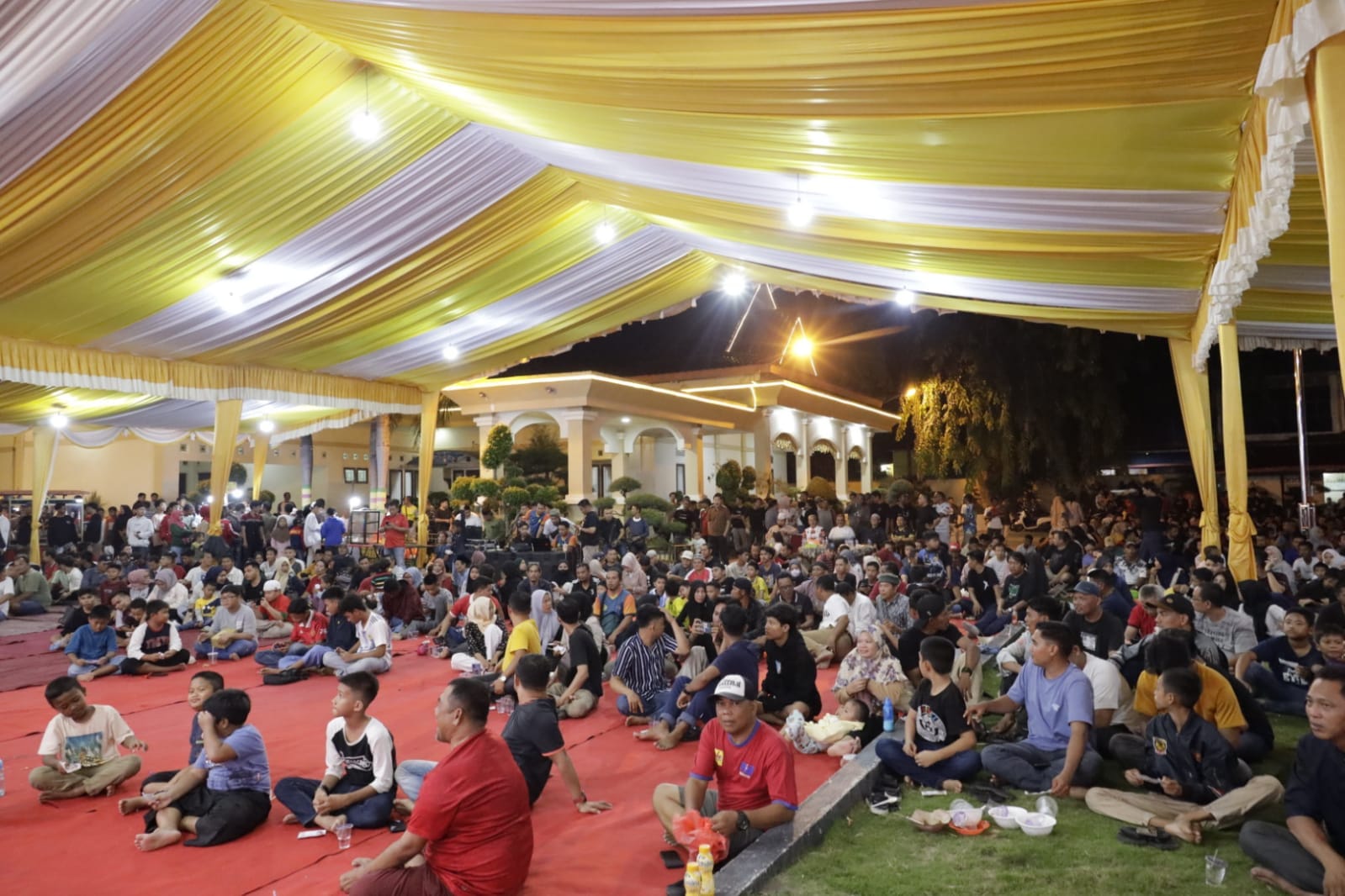 Nonton Bareng Bola Indonesia VS Argentina di Rumah Dinas Bupati Karimun Semarak