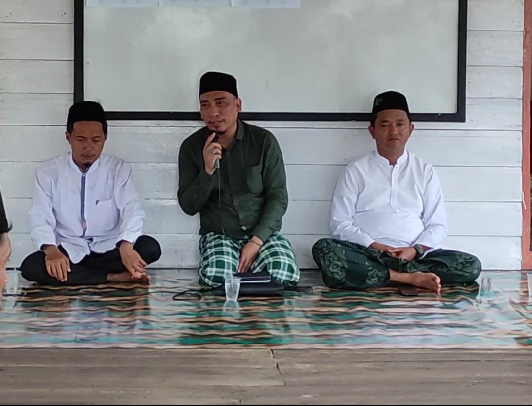 H Ikbal Sayuti Ikuti Zikir dan doa Bersama Dalam Rangka 10 Muharram di Parit 2 Pulau Kijang 