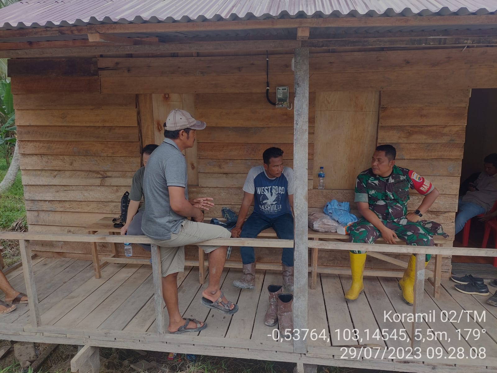 Ciptakan Kedekatan dengan Masyarakat, Serda M Pasaribu Jalin Komsos dengan Warga Binaan 