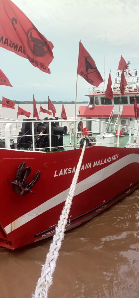 Bersandar di Kota Tembilahan, Kapal Laksamana Malahayati Berikan Pengobatan Gratis