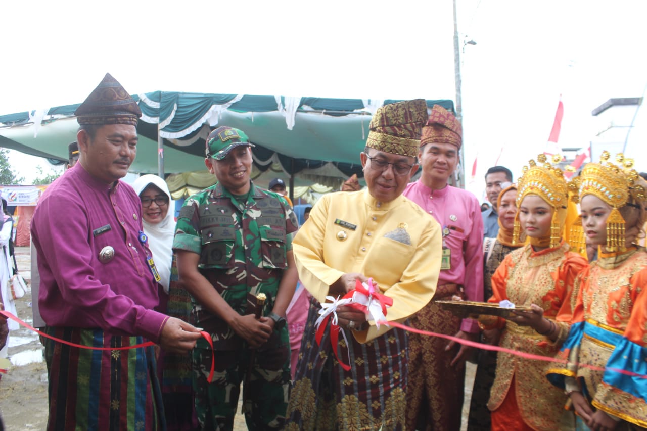 Dandim 0314/Inhil Dampingi Bupati HM Wardan Membuka MTQ ke – 13 Tingkat Kecamatan Sungai Batang 