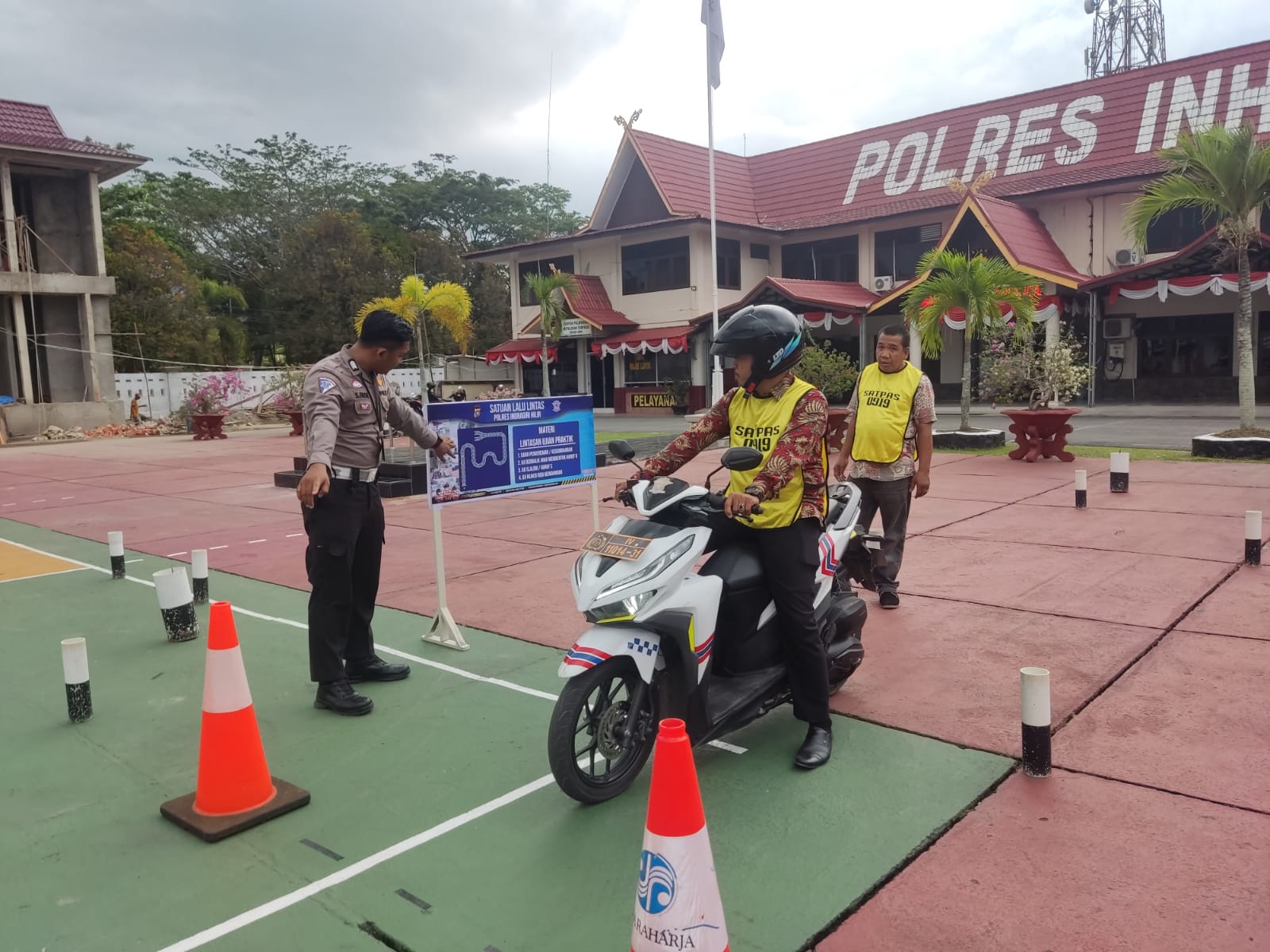 Satlantas Polres Inhil Terapkan Metode Baru Ujian Praktek SIM C, Sesuai Petunjuk dari Ditlantas Polda Riau Uji Angka 8 dan Zig Zag Dihapuskan