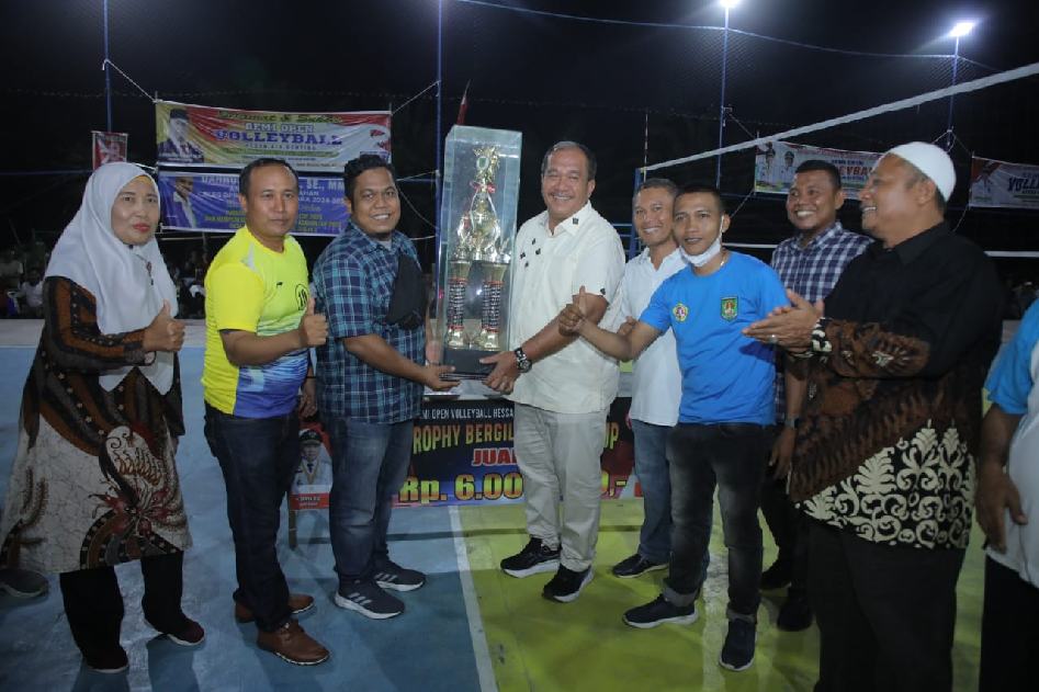 Wakil Bupati Asahan Tutup Kejuaraan Semi Volly Ball Hessa Air Genting Cup I