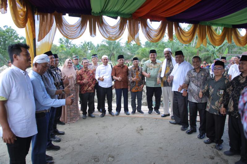 Bupati dan Wakil Bupati Asahan Lakukan Peletakan Batu Pertama Pembangunan Masjid di Desa Kepayang