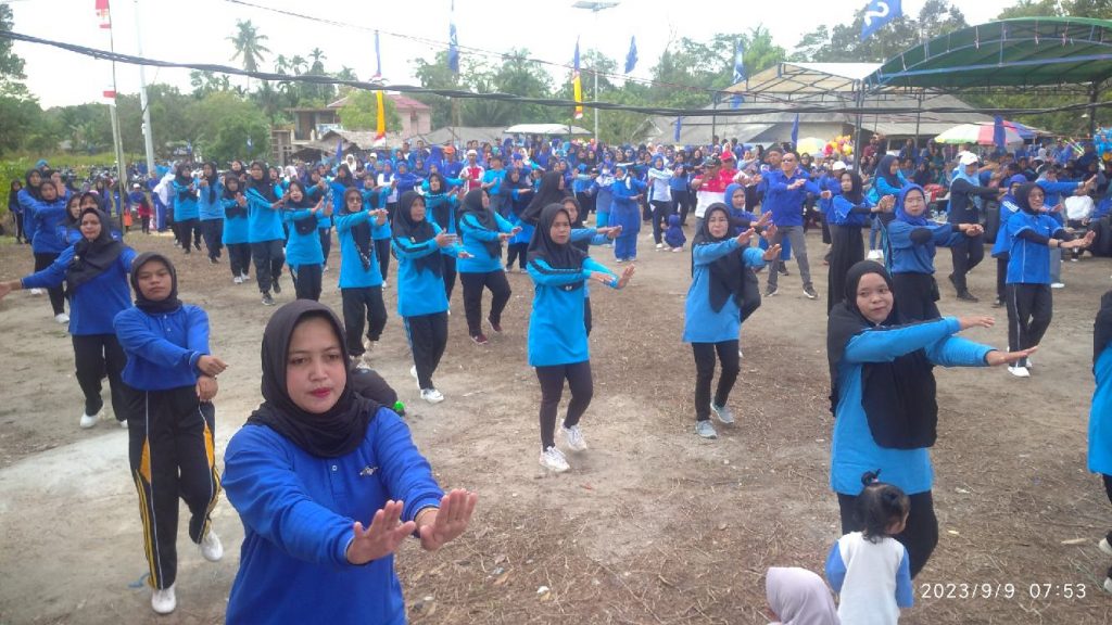 Senam sehat para simpatisan PAN sebelum jalan santai dilakukan