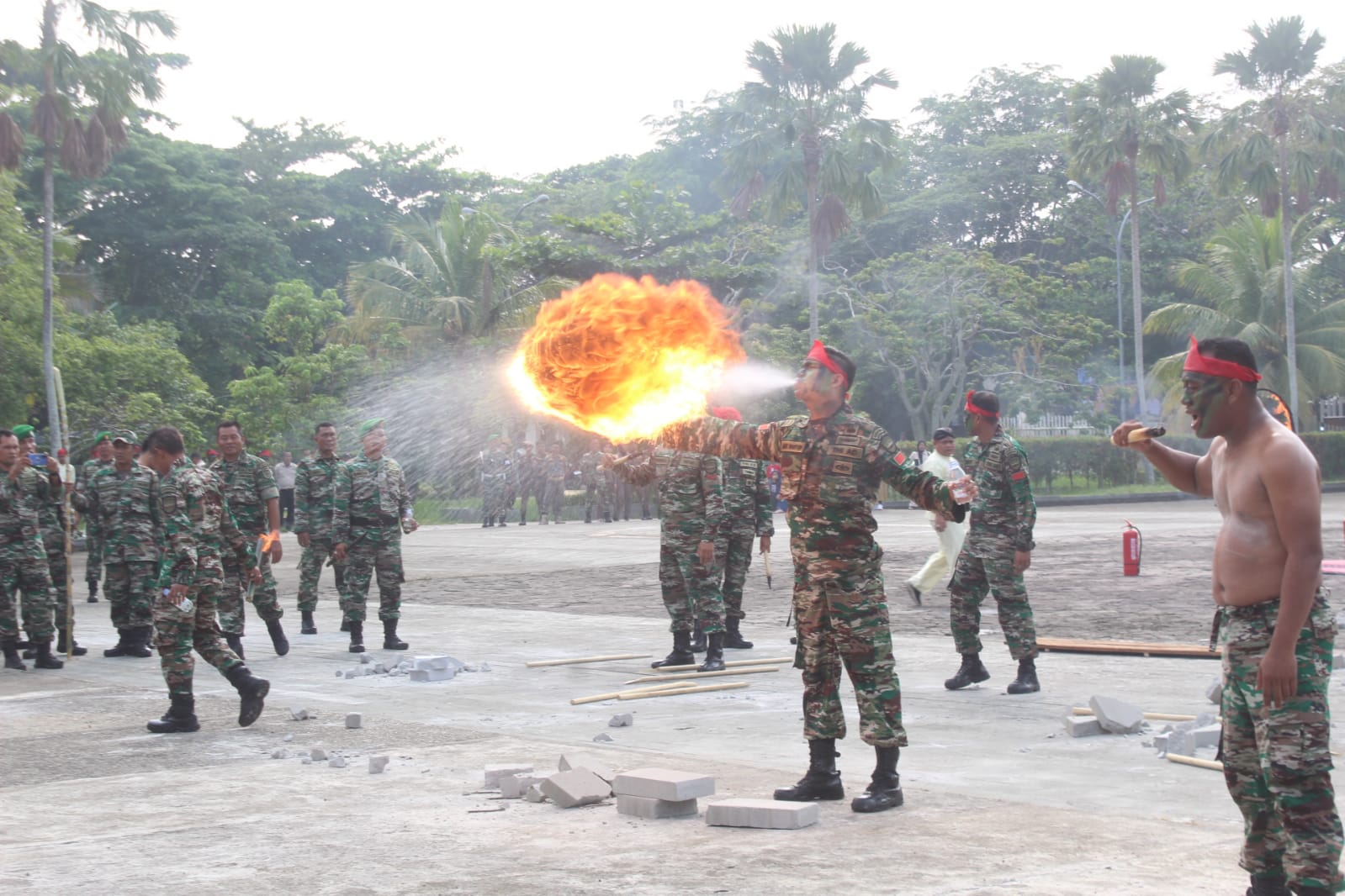 HUT TNI ke- 78, Prajurit Kodim 0314/Inhil Tampilkan Sejumlah Atraksi Ketangkasan