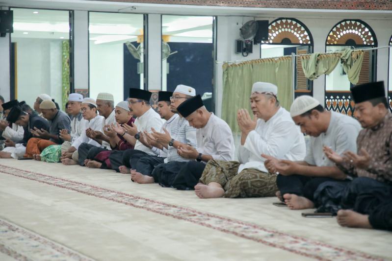 Bupati Asahan Ikuti Pengajian Subuh Masjid Agung H. Achmad Bakrie Kisaran