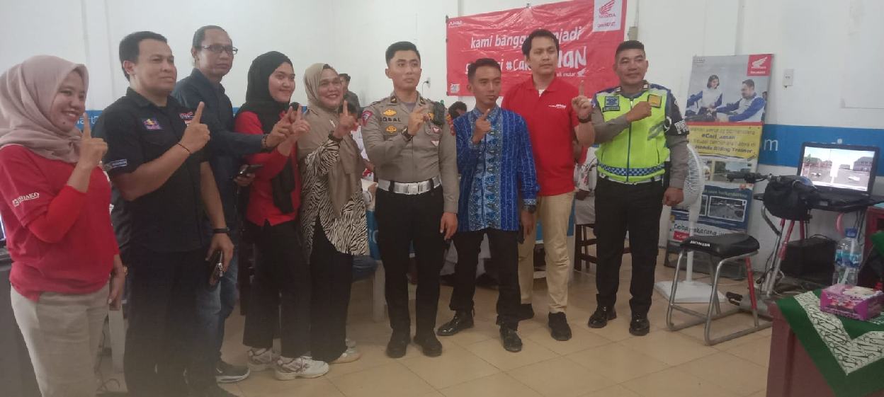 Bentuk Kepedulian Honda, PT. AKA1 Kisaran Bersama PT.Indako Trading Coy Lakukan Safety Riding di Sekolah SMK Muhamadiyah 10 Kisaran Bentuk Kepedulian Honda, PT. AKA1 Kisaran Bersama PT.Indako Trading Coy Lakukan Safety Riding di Sekolah SMK Muhamadiyah 10 Kisaran