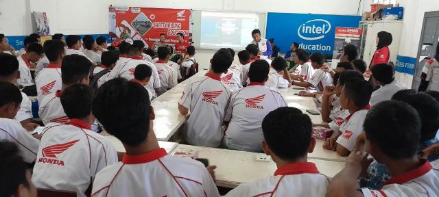 Honda Peduli Generasi Muda, PT. AKA Kisaran Bersama PT. Indako Trading Coy Lakukan Safety Riding di SMK Muhamadiyah 10 Kisaran