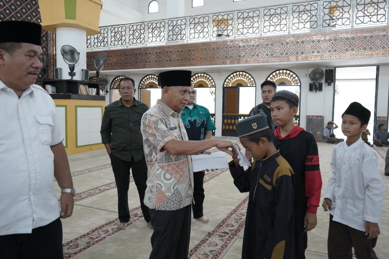 Bupati Asahan Salurkan Santunan Kepada Anak Yatim dan Tukang Becak