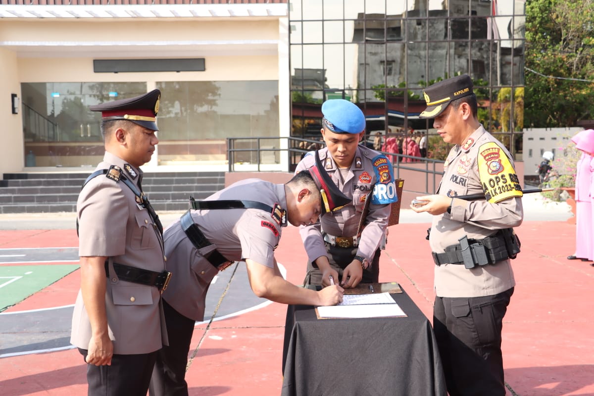 Polres Inhil Sertijab 2 Kasat dan Kapolsek Keritang serta Lantik Kasi Propam Polres Inhil Sertijab 2 Kasat dan Kapolsek Keritang serta Lantik Kasi Propam