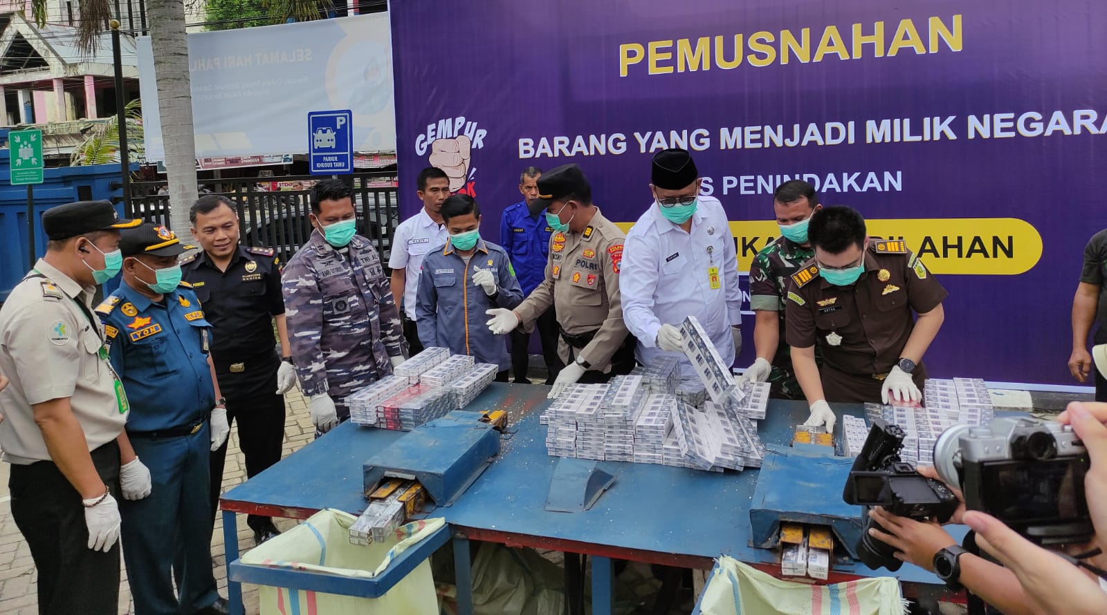 Gempur Rokok Ilegal, BC Tembilahan Musnahkan Rokok Bernilai 11,7 Miliar 