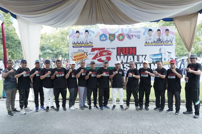 Bupati Asahan Lepas Gerak Jalan Santai Dalam Rangka Hari Guru Nasional dan HUT ke-78 PGRI