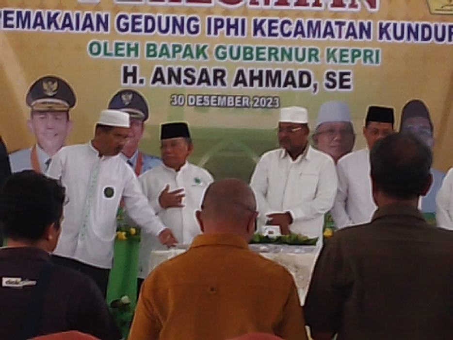Bupati Karimun H Aunur Rapiq Resmikan Penggunaan Gedung Ikatan Persaudaraan Haji Indonesia (IPHI) Kecamatan Kundur