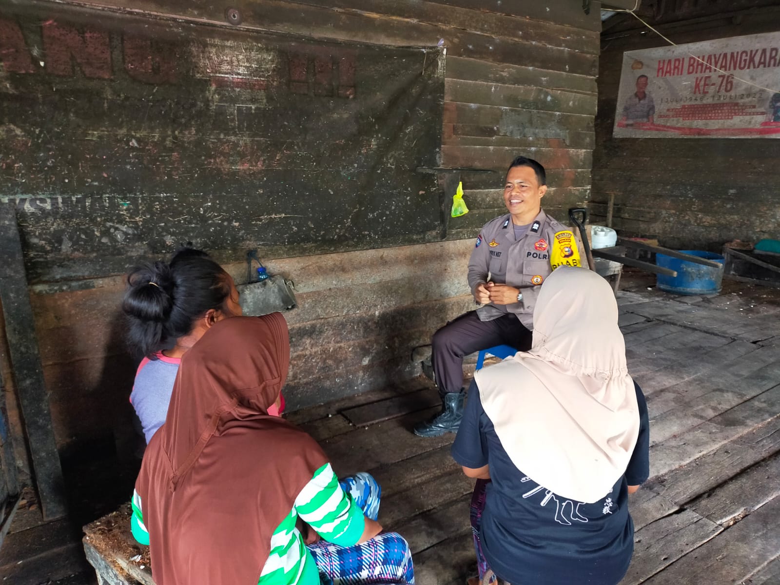 Ajak Warga Lajau Tak Terpancing Isu Hoaks, Bhabinkamtibmas Polsek Kuindra Lakukan Sosialisasi Pemilu Damai 2024