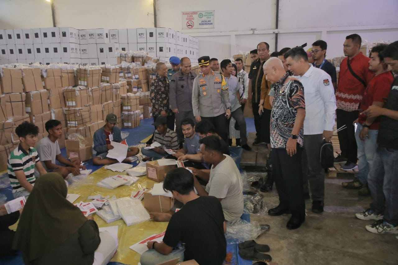 Bupati Asahan dan Forkopimda Tinjau Gudang Logistik Pemilu 2024 KPU Kabupaten Asahan