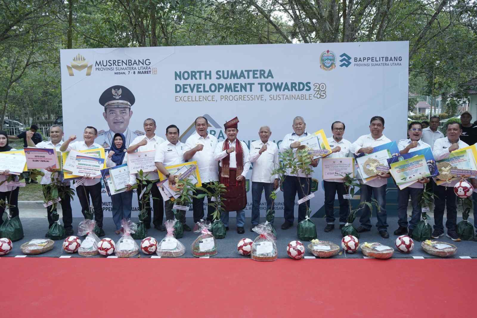 Bupati Asahan Dampingi Pj Gubernur Sumatera Utara Tanam Cabai di Desa Serdang