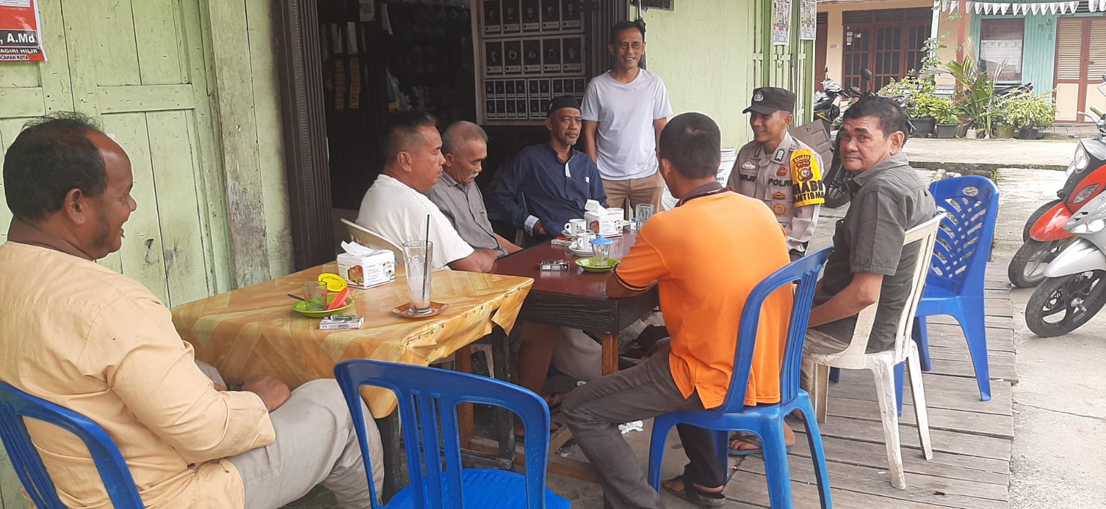 Giat Cooling System Jelang Pilkada 2024, Personel Polsek Tembilahan Hulu Sambangi Warga