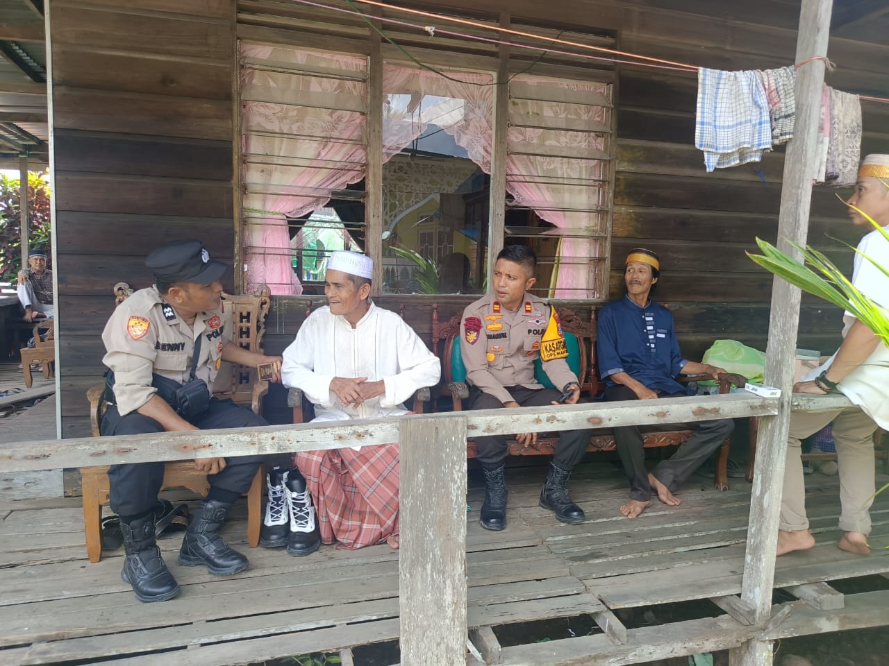 Tak Kenal Lelah Kapolsek Bersama Personel Polsek Enok Sambangi Tokoh Agama Stelah Laksanakan Sholat Dzuhur