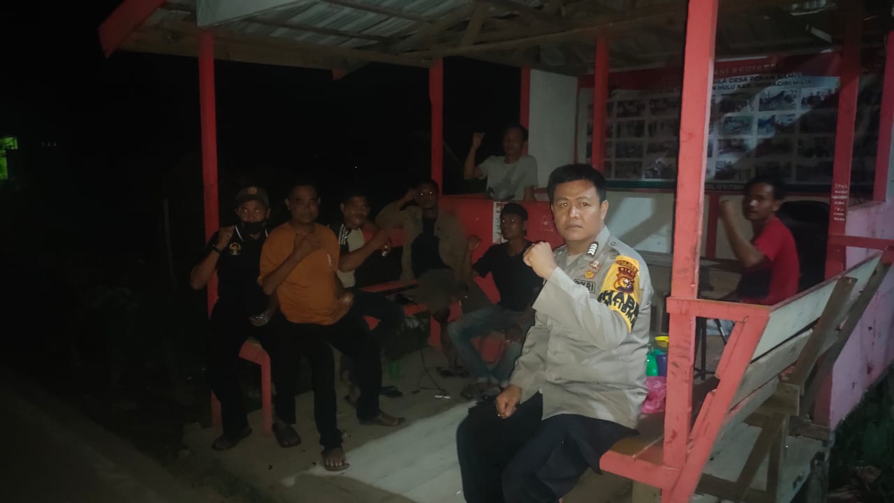 Patroli Dini Hari, Bripka Rusdin Ajak Masyarakat Cegah Penyebaran Berita Hoax