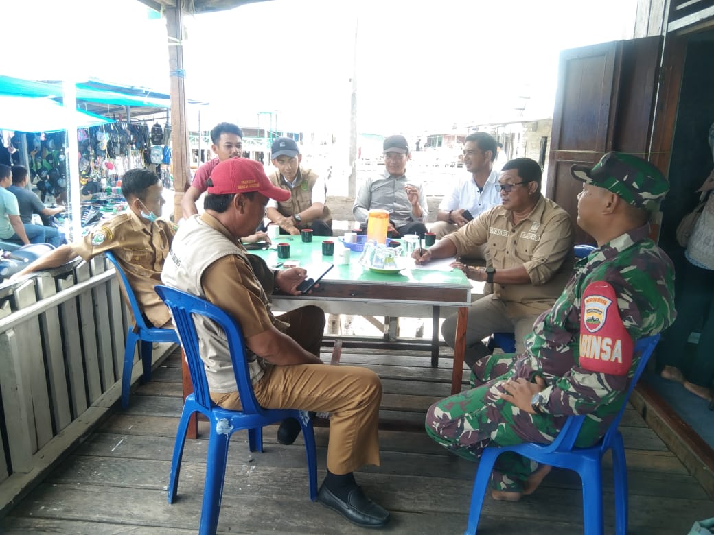 Bersama Pihak Pemerintah Desa, Babinsa kopda Dodi Suhendro Ikuti Rapat Terkait Wabah Penyakit Malaria 