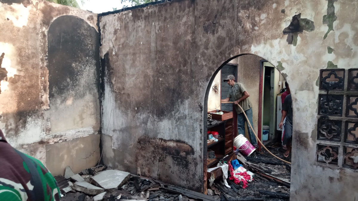 Diduga Korsleting Listrik, Sebuah Rumah Di Alai Ungar, Hangus Terbakar