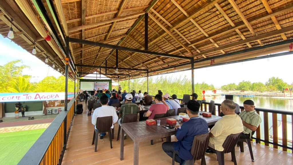 Forkopimcam, berbagai elemen masyarakat, Ormas, Organisasi Mahasiswa, Kepala SMP/MTs dan SMA Se Kecamatan Kundur, saat hadiri sosialisasi Pengawasan Pemilihan Secara Tatap Muka Panwaslu Kecamatan Kundur, (27/09/24)