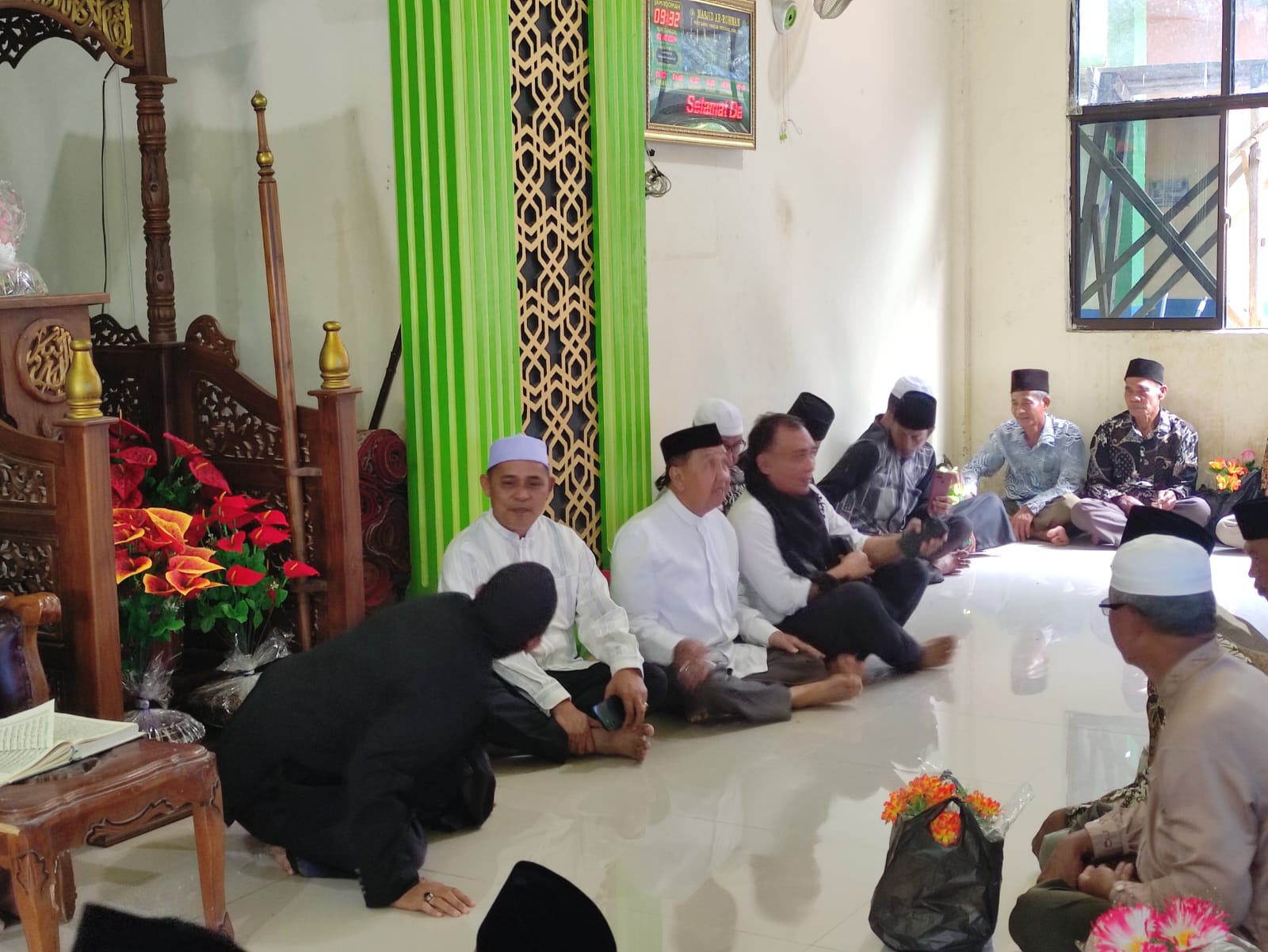 H Rosman Malomo Bersama H Ikbal Sayuti Dampingi H Herman Hadiri Undangan Warga