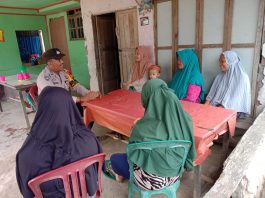 Sosialisasi Pilkada Damai, Bhabinkamtibmas Tembilahan Hulu Dialog Bersama Ibu-Ibu