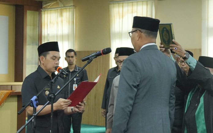 Pengambilan Sumpah Jabatan, Tantawi Jauhari Sebagai Penjabat Pj Sekda Inhil