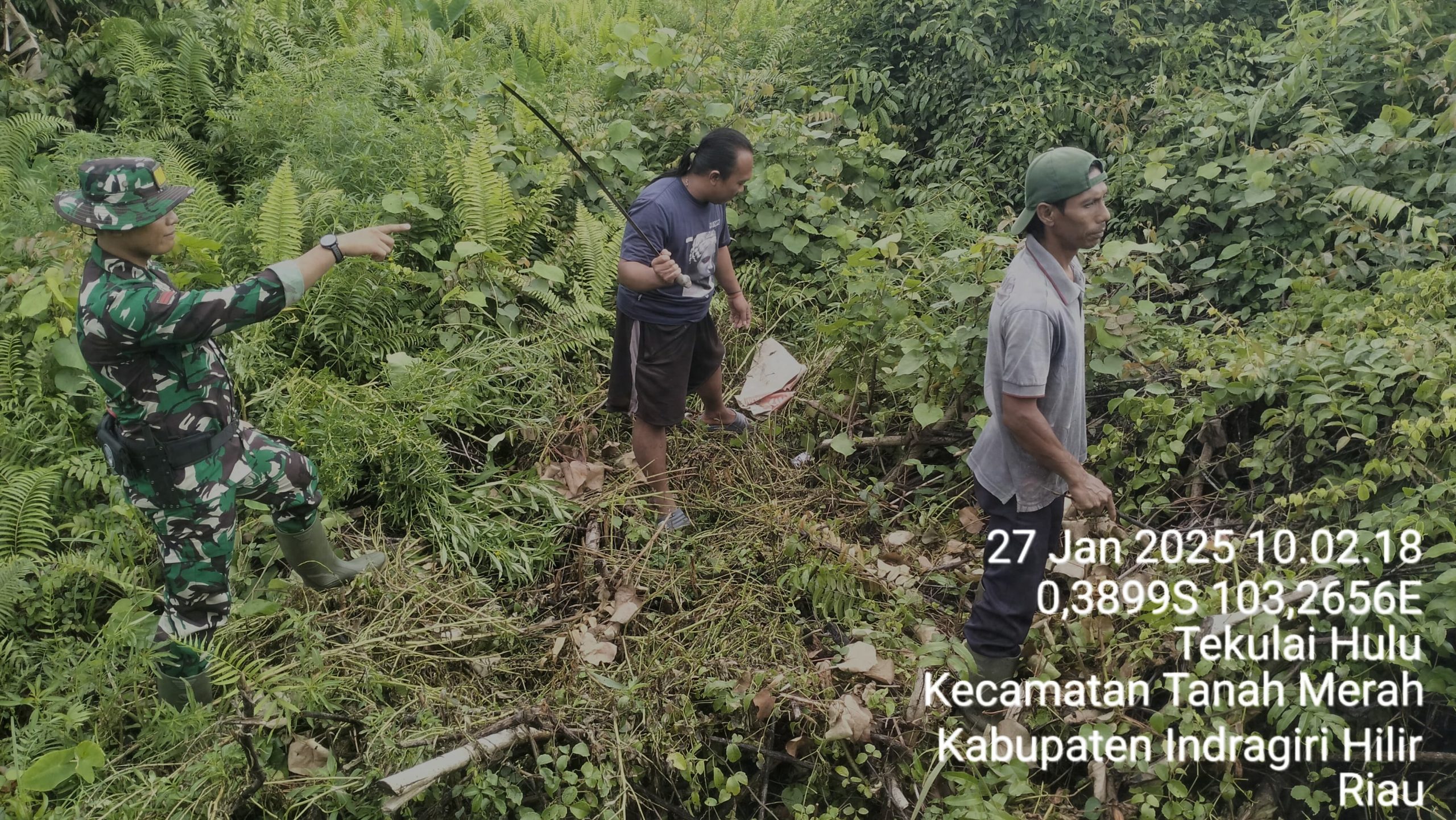 Babinsa Koramil 10/Plg, Serda Dodi Eka Putra Laksanakan Patroli dan Sosialisasi Karhutla di Desa Simpang Kateman