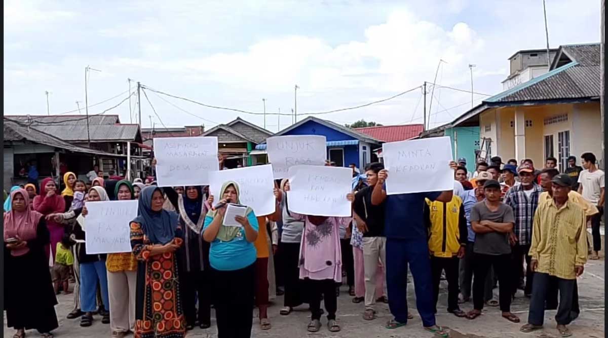 Ratusan Warga Desa Sugi, Moro, Demo Tolak Penjualan 80 HA Lahan Mangrove