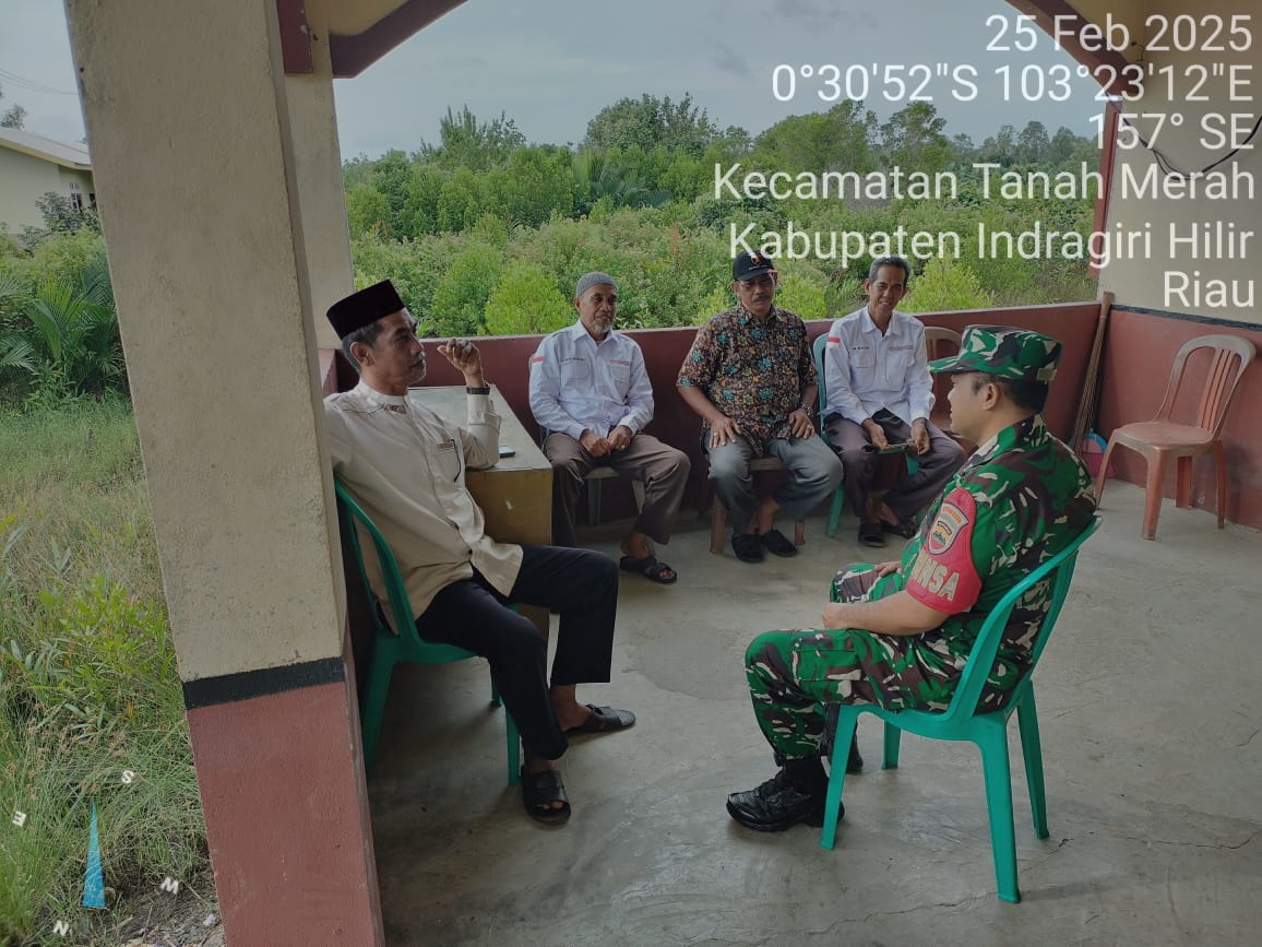 Komsos Koramil 02/TM: Serka P Siregar Jalin Silaturahmi dengan Tokoh Masyarakat di Kampung Pancasila