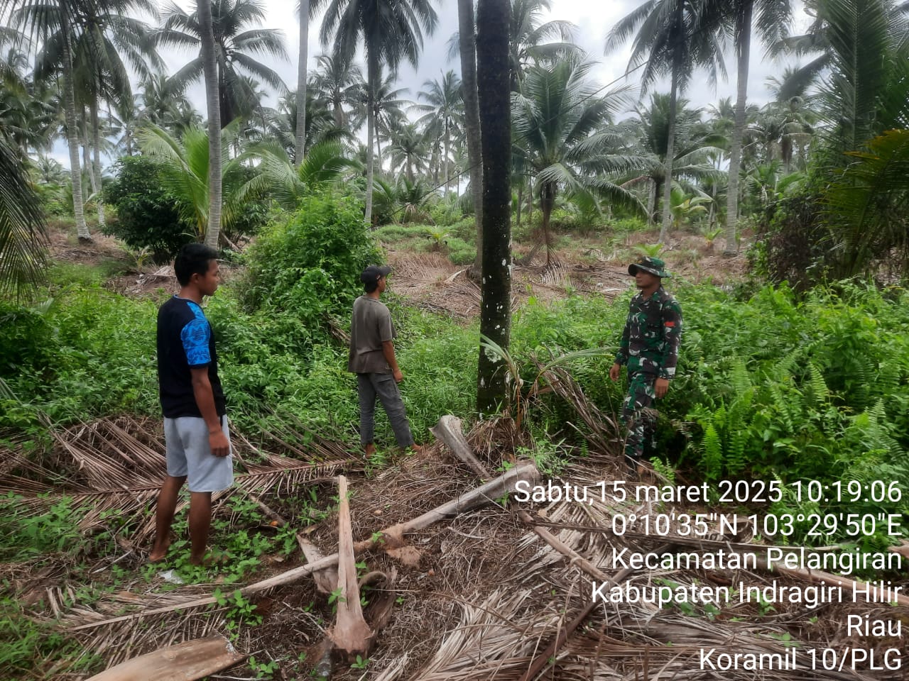 Babinsa Praka M. Ikhsan Koramil 10/Plg Laksanakan Sosialisasi dan Patroli Karlahut