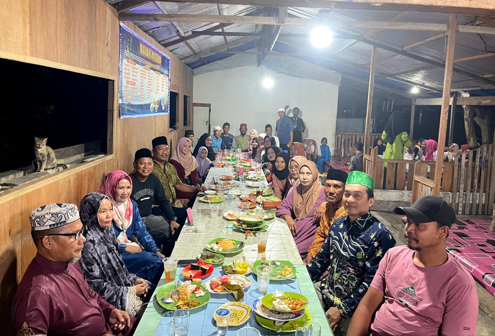 Tingkatkan Hubungan Silaturahmi, Anggota DPRD Inhil Dr. Ahmad Fuad, Gelar Buka Puasa Bersama Tim dan Warga