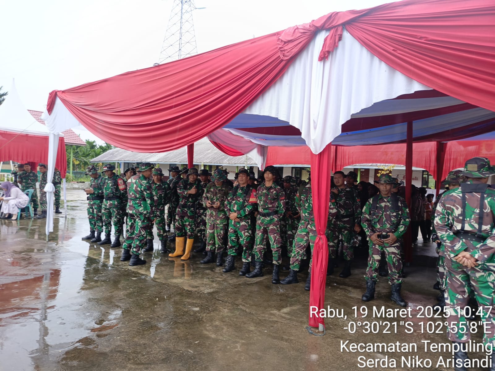 Anggota Koramil 02/TM Ikuti Apel Pengecekan Personil untuk Geladi Penutupan TMMD Ke-123 Kodim 0314/Inhil di Desa Mumpa