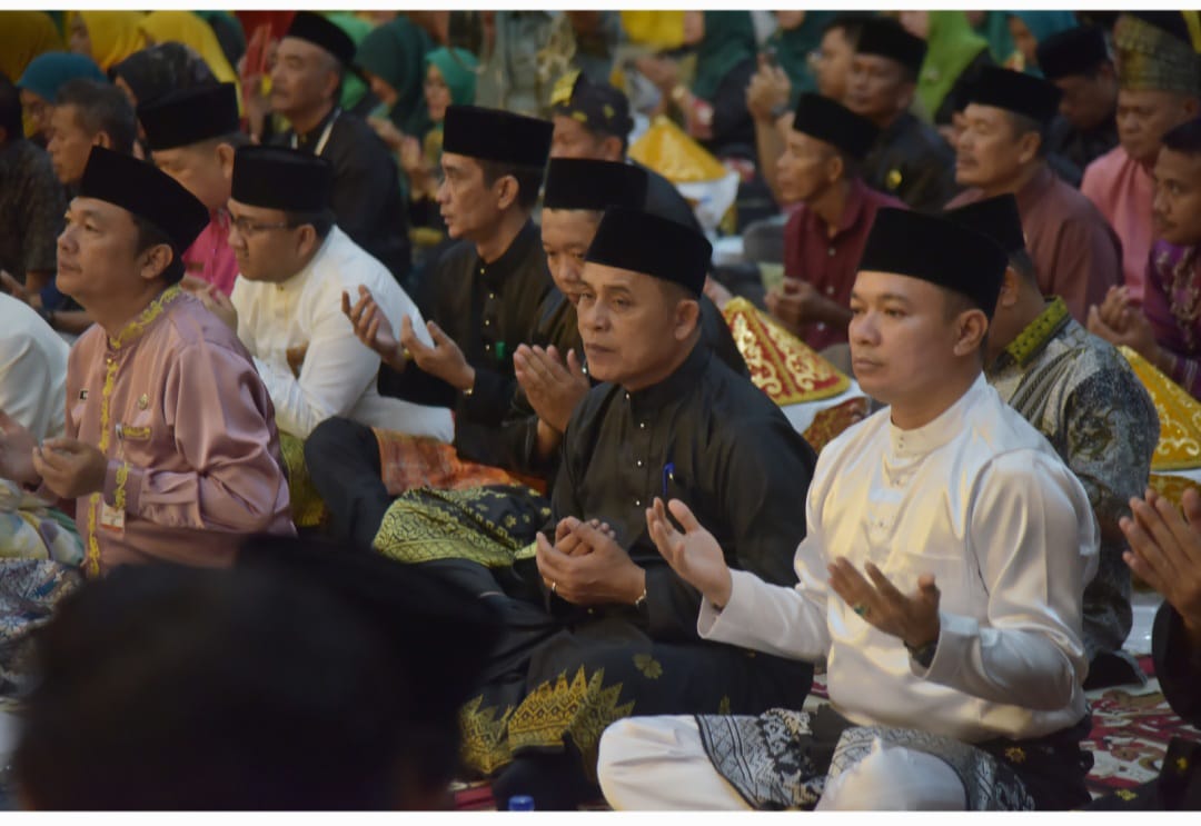 Bupati H Herman Hadiri Tepuk Tepung Tawar Menteri Kehutanan Raja Juli Antoni