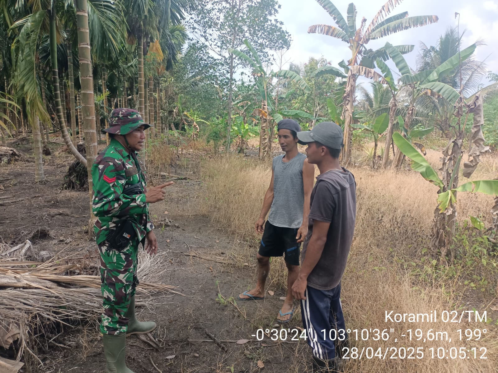 Babinsa Koramil 02/TM, Koptu M Adrian Giat Patroli Karhutla di Desa Rantau Panjang