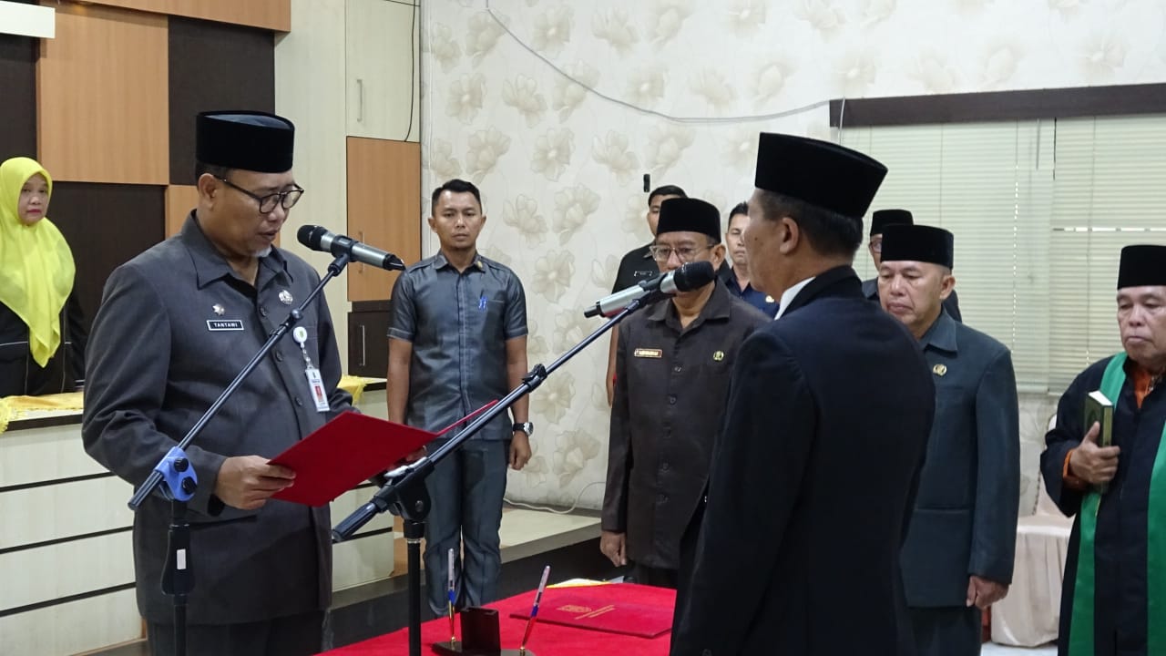 Sekda Tantawi Lantik Enam Pejabat Administratif dan Pengawas di Lingkungan Pemkab Inhil