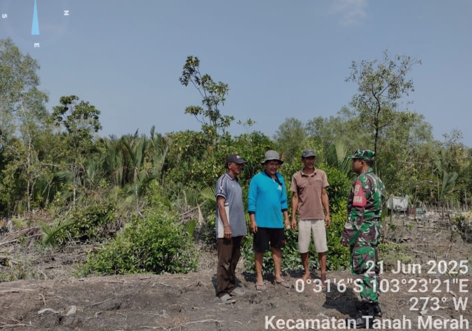 Babinsa Desa Tanah Merah Laksanakan Patroli Karhutla, Tidak Ditemukan Titik Api