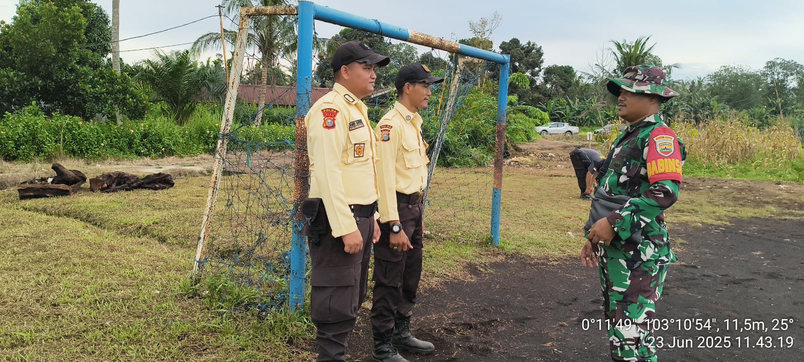 Babinsa Serda Chandra Ajak Security PT THIP Tingkatkan Kewaspadaan Keamanan