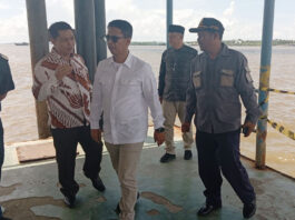 Kunjungan kerja Bupati Karimun, Iskandarsyah beserta rombongan di Pelabuhan Tanjungbatu