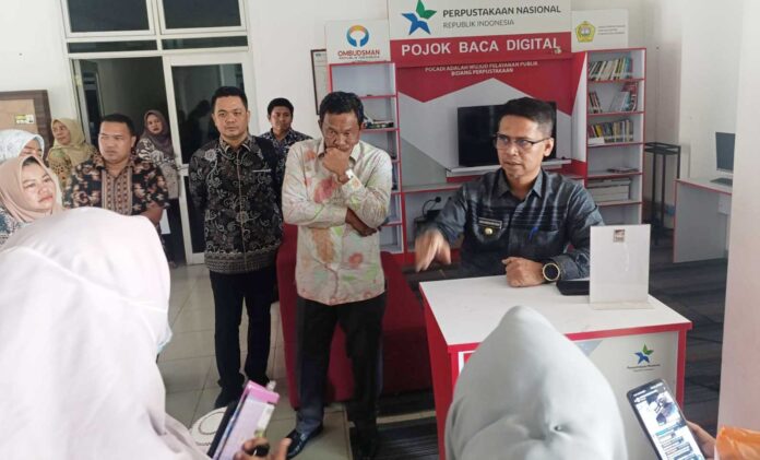 Bupati Karimun, Iskandarsyah, Di Main Lobby Kantor Buapti Karimun