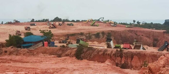 Proyek-Cut-and-Fill-di-Teluk-Mata-Ikan,-Simpang-Petai,-Batam